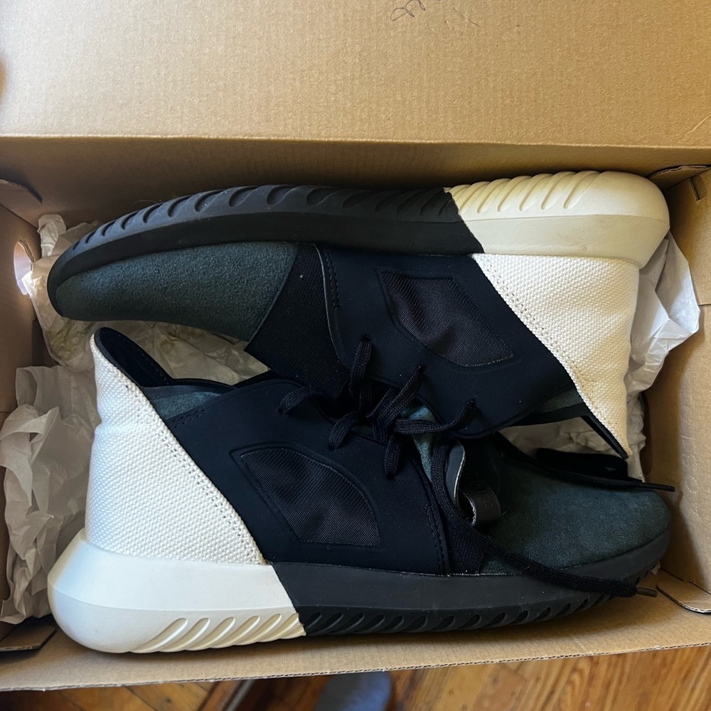 Adidas Tubular Defiant Women’s sz 8